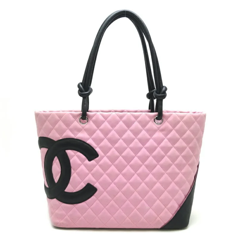 Handle bags with tropical prints for summer -Chanel  pink Leather Shoulder Bag Tote Bag (Pre-Owned)