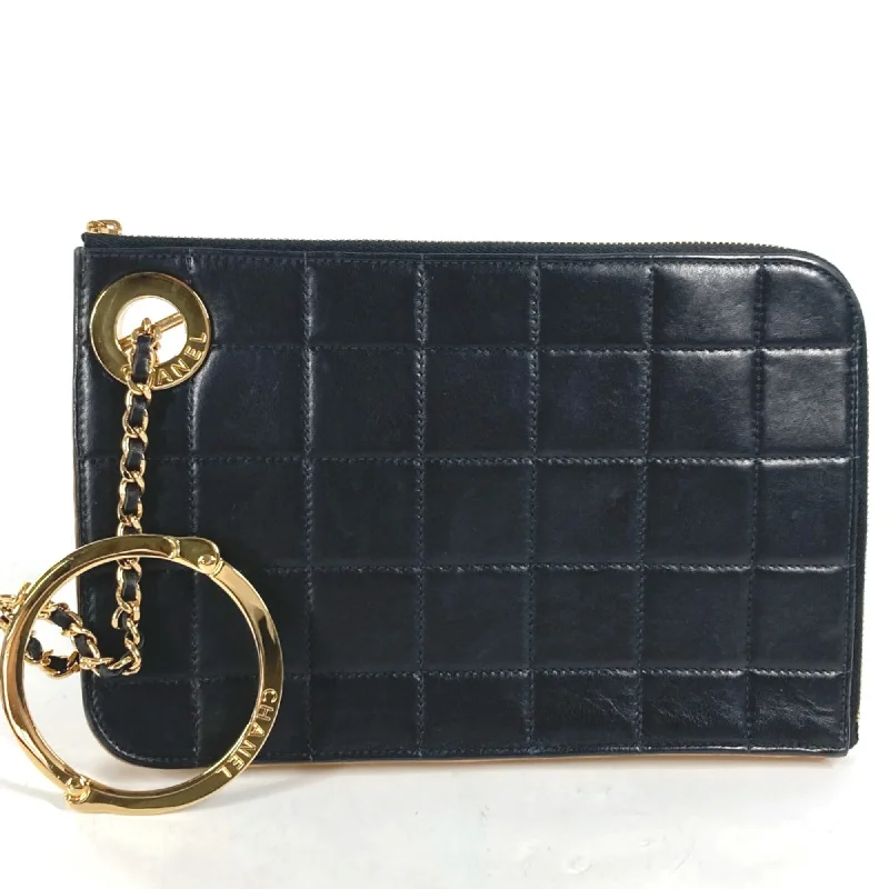 Handle bags with sleek zippers for closure -Chanel  Leather Clutch Bag (Pre-Owned)