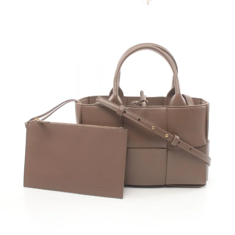 Handle bags with quilted leather for luxury -Bottega Veneta  Leather Tote Bag