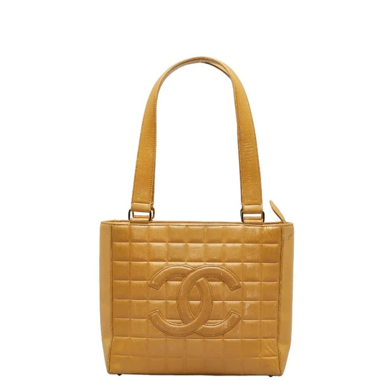 Small handle bags perfect for quick trips -Chanel  Leather Handbag Shoulder Bag Tote Bag (Pre-Owned)