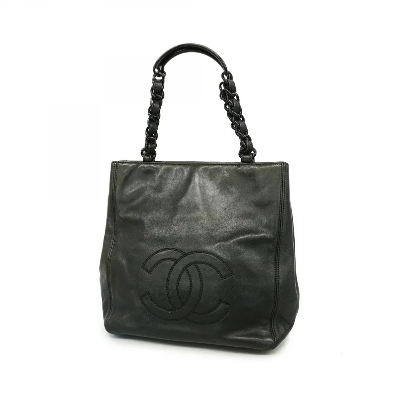 Handle bags with vibrant colors for boldness -Chanel  Leather Tote Bag (Pre-Owned)