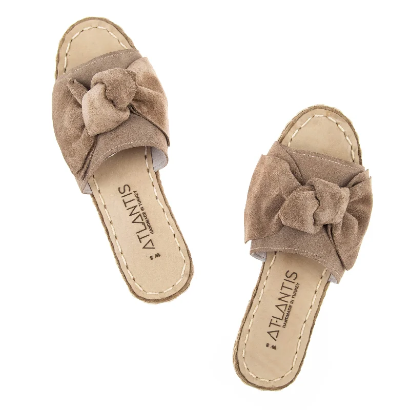 Stylish sandals for women with wide ankle straps and buckle detailing for fashionable look-Beige Bows Leather Sandals