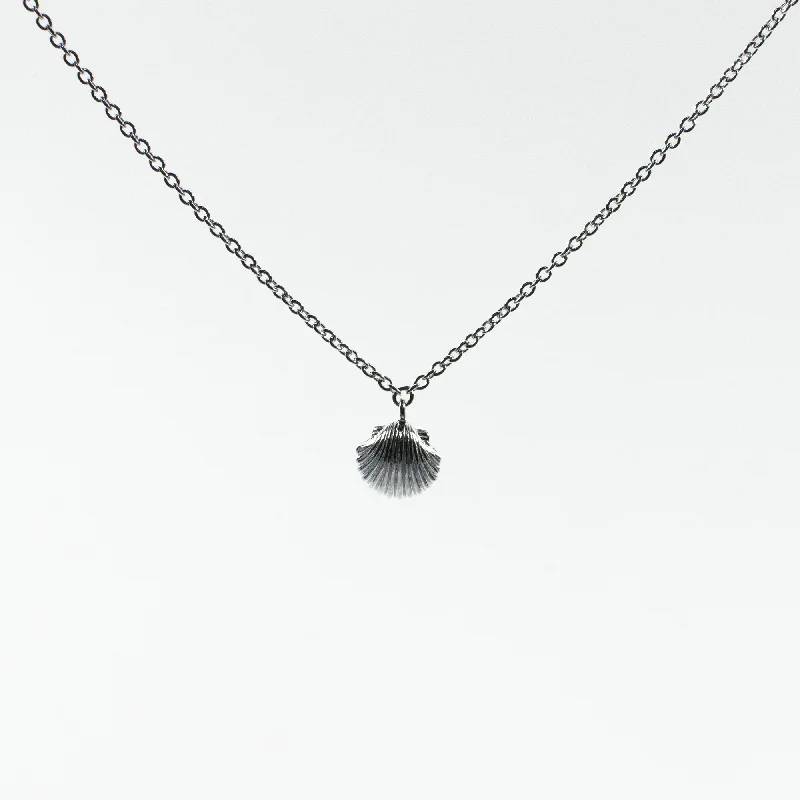 Best necklaces and pendants with rose gold for a warm and romantic appeal-Silver Shell Necklace